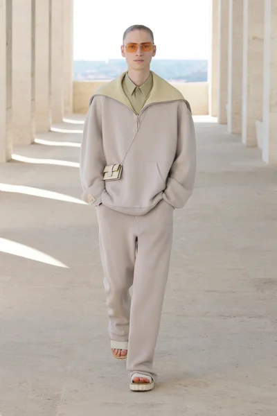 Look 18